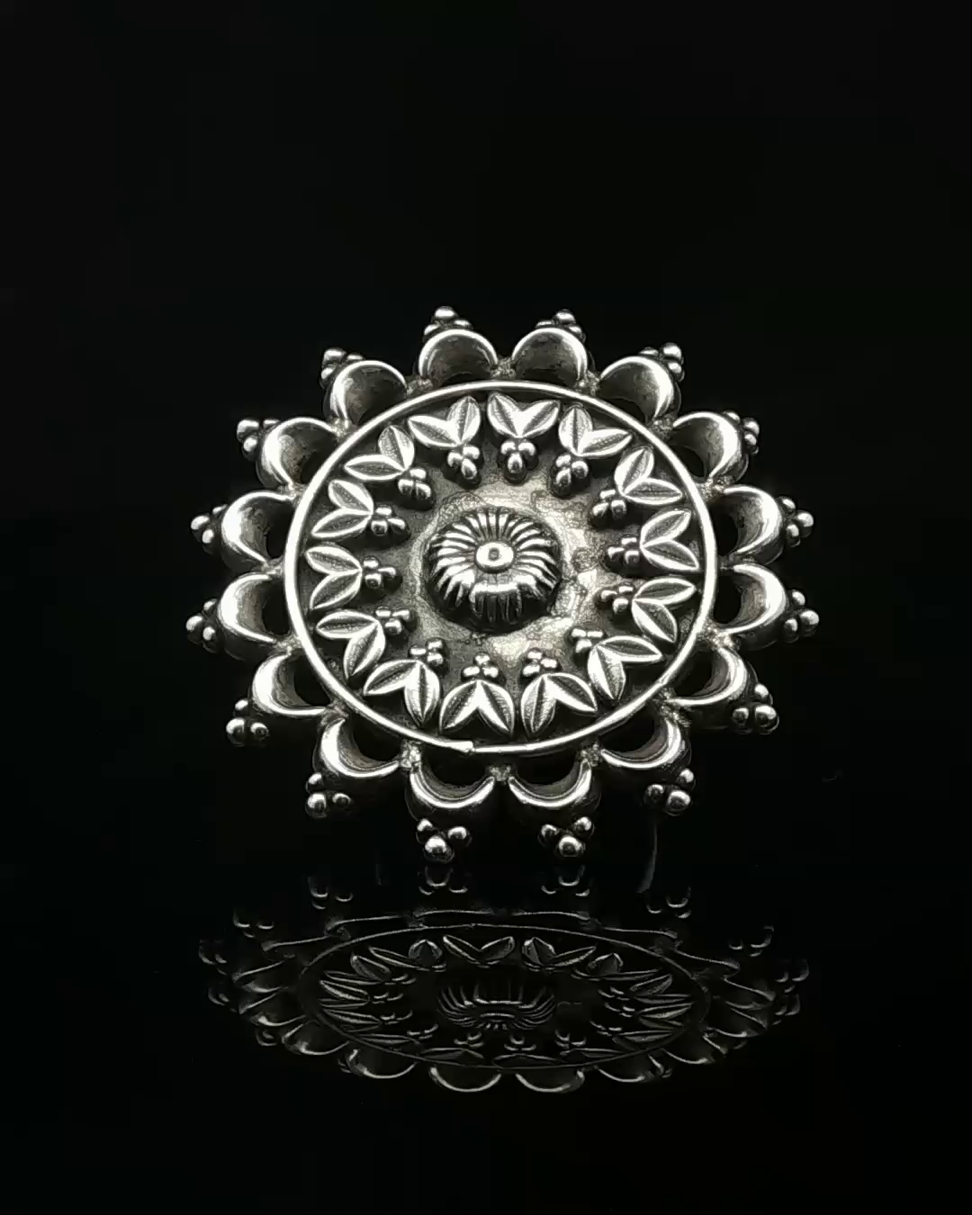 Antiqued Silver Floral Motif Cocktail Ring