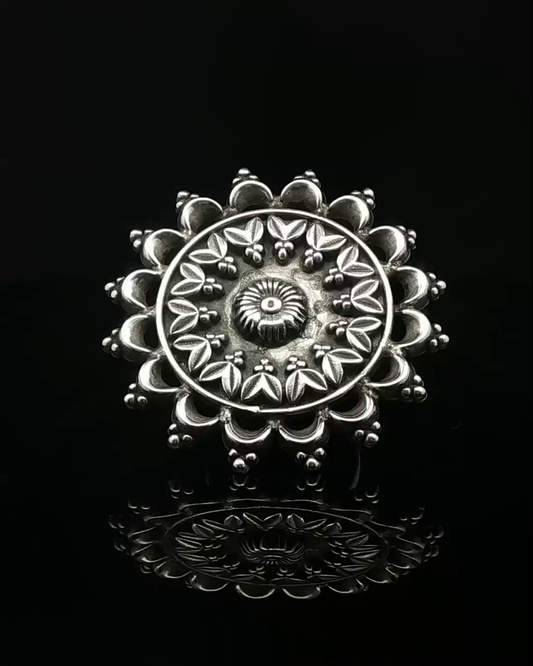 Antiqued Silver Floral Motif Cocktail Ring