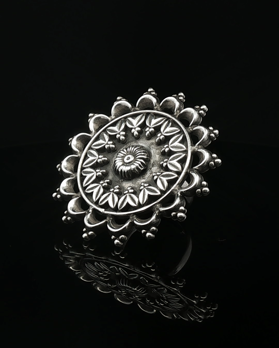 Antiqued Silver Floral Motif Cocktail Ring