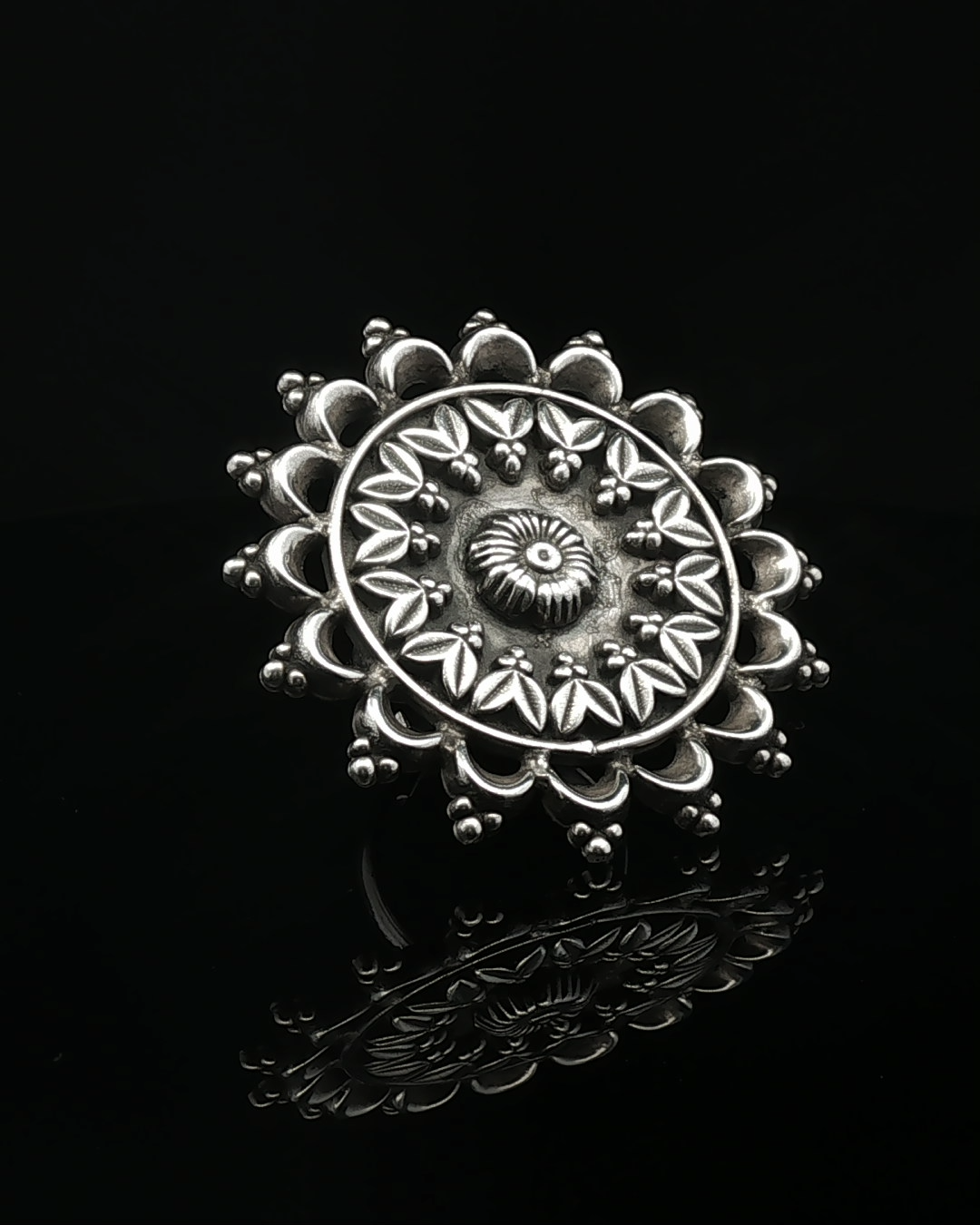 Antiqued Silver Floral Motif Cocktail Ring