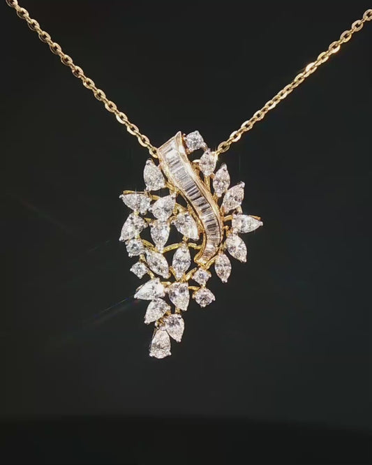 Pear-Shaped Brilliant-Cut Diamond Teardrop Pendant in Yellow Gold