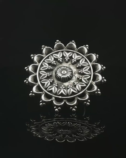 Antiqued Silver Floral Motif Cocktail Ring